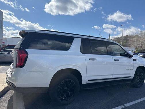 White Frost Tricoat 2022 GMC Yukon XL SLT