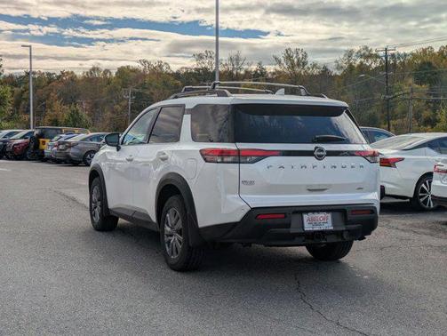 2025 Nissan Pathfinder SV 4WD