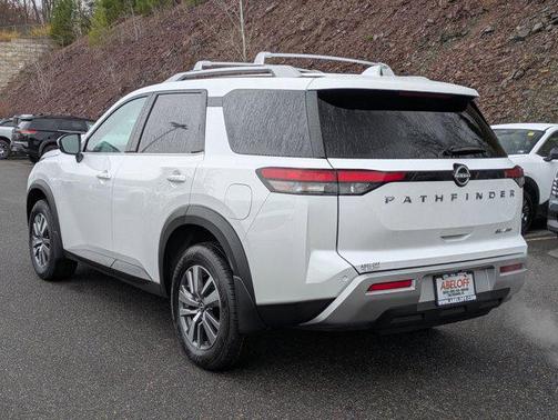 2025 Nissan Pathfinder SL 4WD