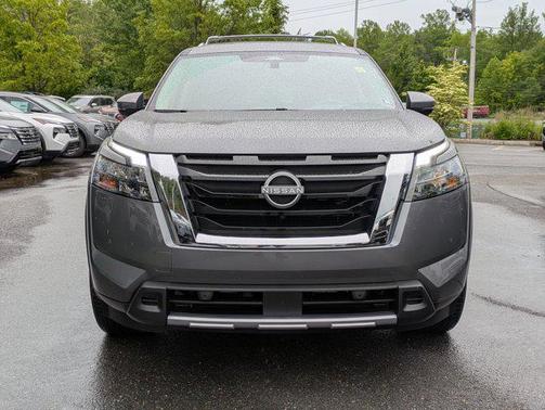 2025 Nissan Pathfinder SL 4WD