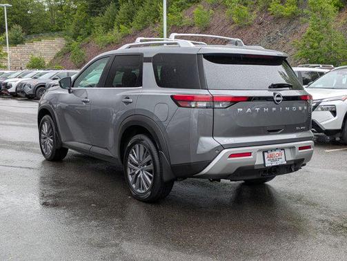 2025 Nissan Pathfinder SL 4WD