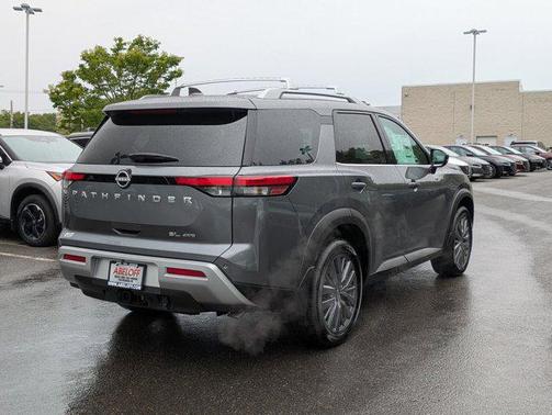 2025 Nissan Pathfinder SL 4WD