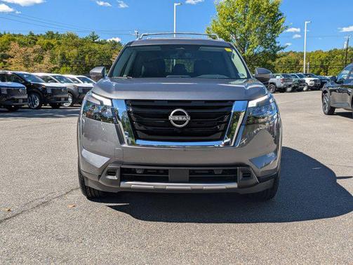 2025 Nissan Pathfinder SL 4WD