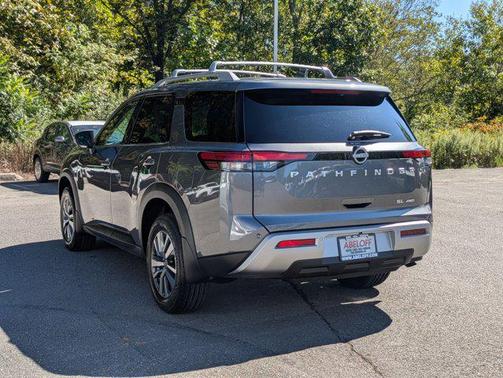 2025 Nissan Pathfinder SL 4WD
