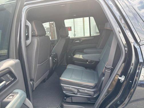 2025 GMC Yukon 4WD AT4