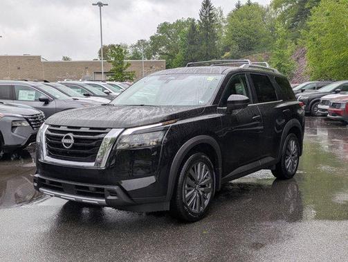 2025 Nissan Pathfinder SL 4WD