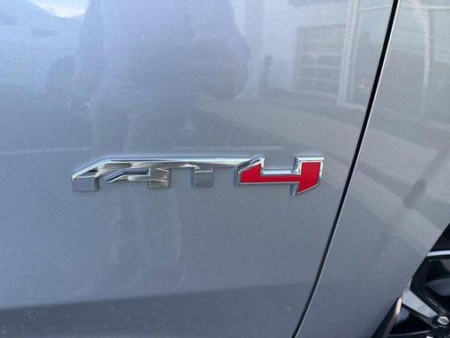 2025 GMC Yukon XL 4WD AT4