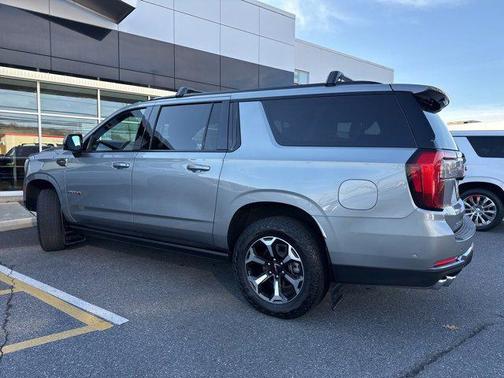 2025 GMC Yukon XL 4WD AT4