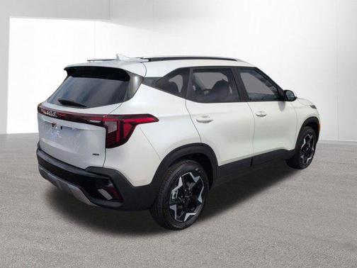 Snow White Pearl 2026 Kia Seltos S