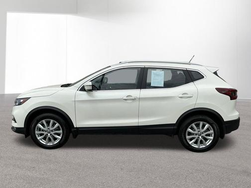 Pearl White Tricoat 2022 Nissan Rogue Sport SV