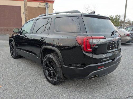 2023 GMC Acadia AWD AT4