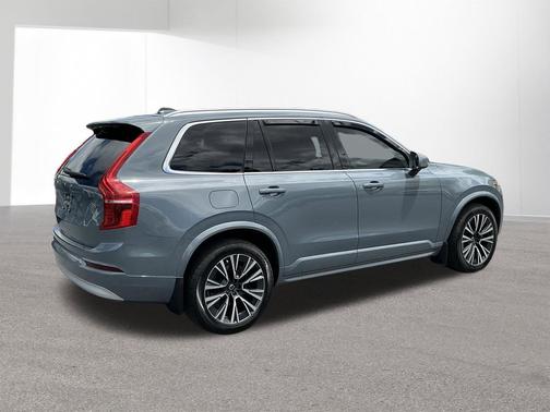 Thunder Grey Metallic 2022 Volvo XC90 T6 Momentum