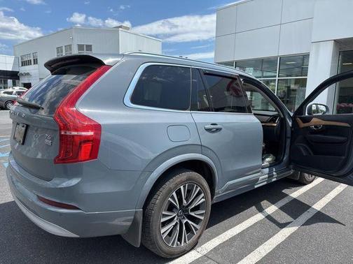 Thunder Grey Metallic 2022 Volvo XC90 T6 Momentum