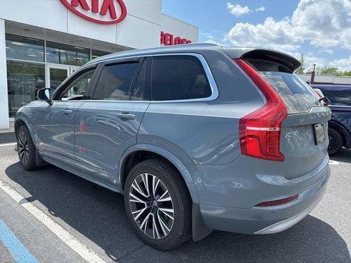 Thunder Grey Metallic 2022 Volvo XC90 T6 Momentum
