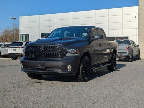 2017 RAM 1500 Night Crew Cab 4x4 5'7' Box