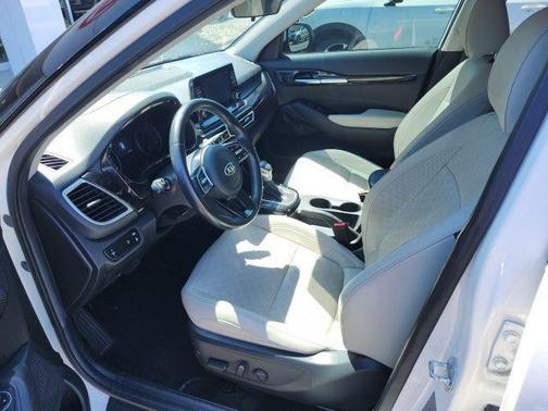 Snow White Pearl 2021 Kia Seltos EX