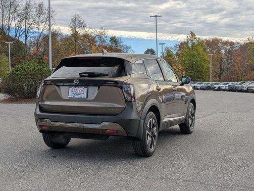 2025 Nissan Kicks SV
