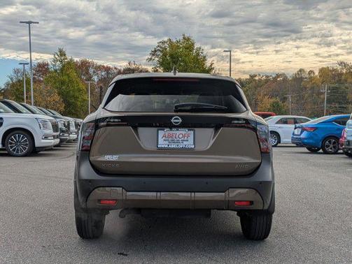 2025 Nissan Kicks SV