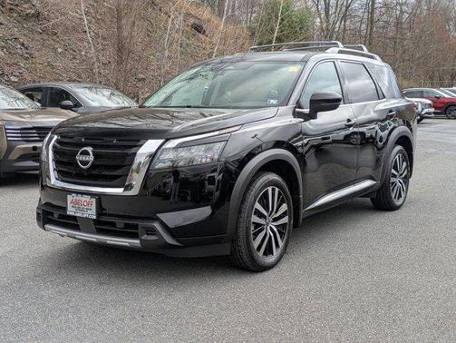 2025 Nissan Pathfinder Platinum 4WD