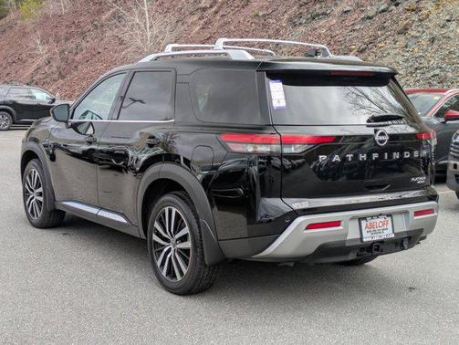 2025 Nissan Pathfinder Platinum 4WD