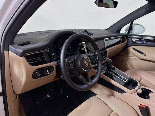 2025 Porsche Macan T