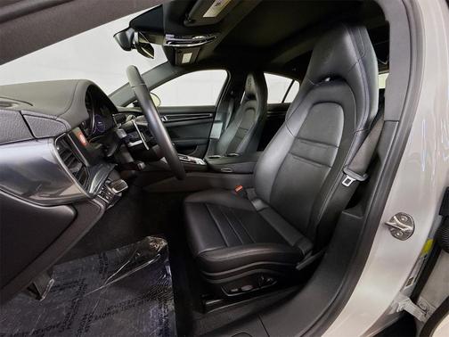 2022 Porsche Panamera Platinum Edition