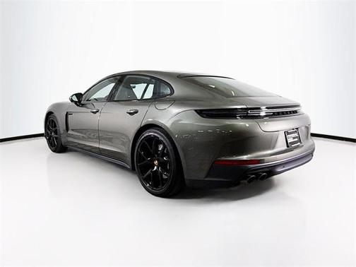 2025 Porsche Panamera E-Hybrid 4