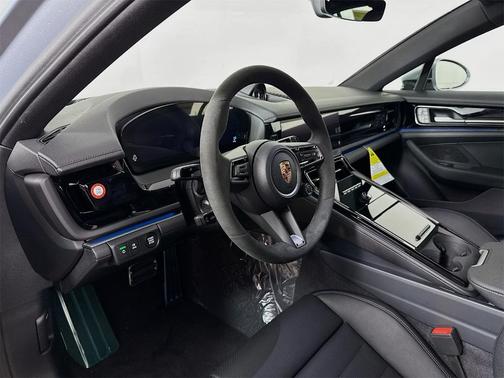 2026 Porsche Panamera 4