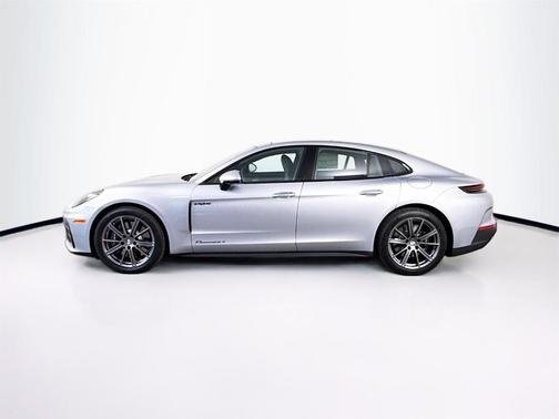 2026 Porsche Panamera 4