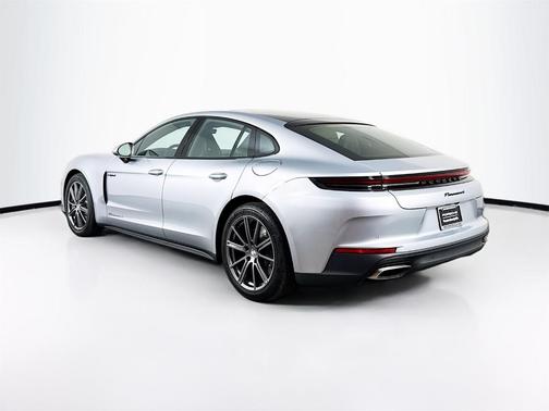 2026 Porsche Panamera 4