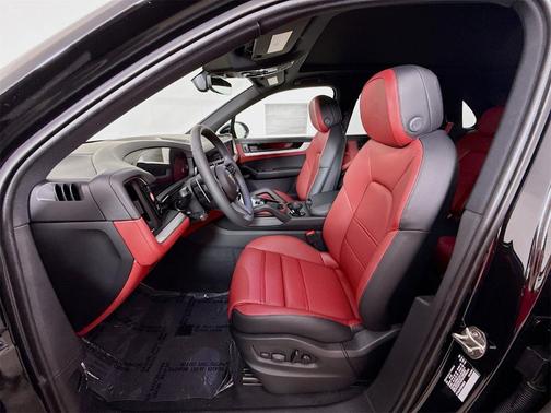 2025 Porsche Cayenne Base