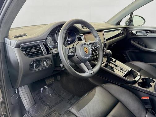 2022 Porsche Macan Base
