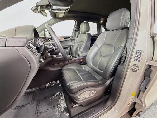 2022 Porsche Macan Base