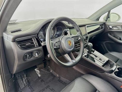 2022 Porsche Macan Base