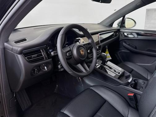 2025 Porsche Macan T