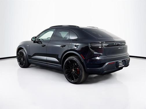 2025 Porsche Macan 4S