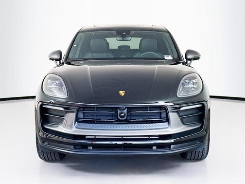 2025 Porsche Macan T