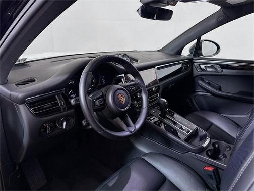 2025 Porsche Macan T