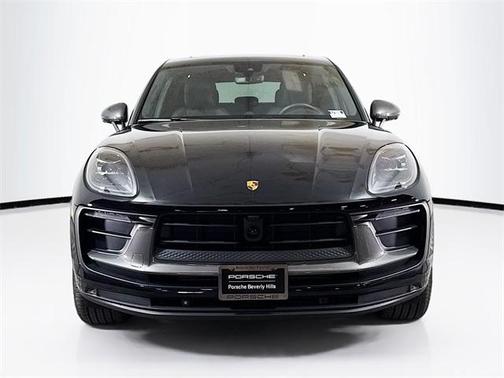 2025 Porsche Macan T
