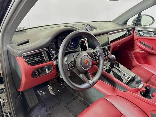 2022 Porsche Macan Base