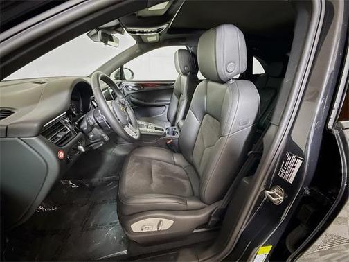 2021 Porsche Macan Base