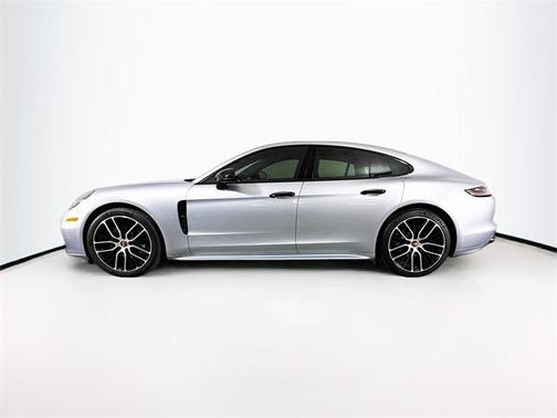 2022 Porsche Panamera