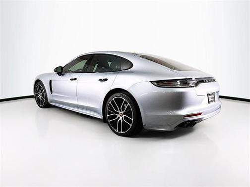 2022 Porsche Panamera