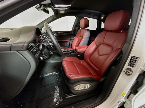 2024 Porsche Macan Base (PDK)
