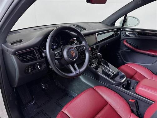 2024 Porsche Macan Base (PDK)