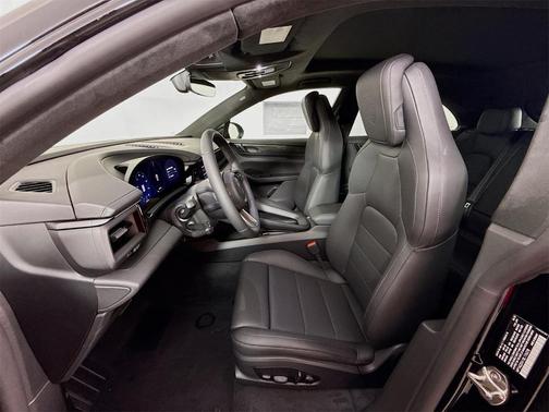 2025 Porsche Macan Turbo