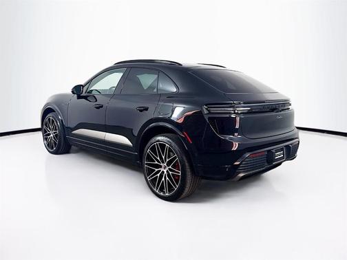 2025 Porsche Macan Turbo