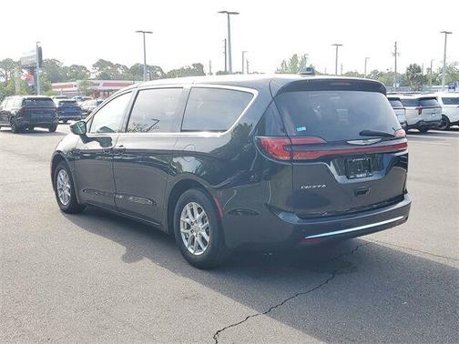 2023 Chrysler Pacifica Touring-L