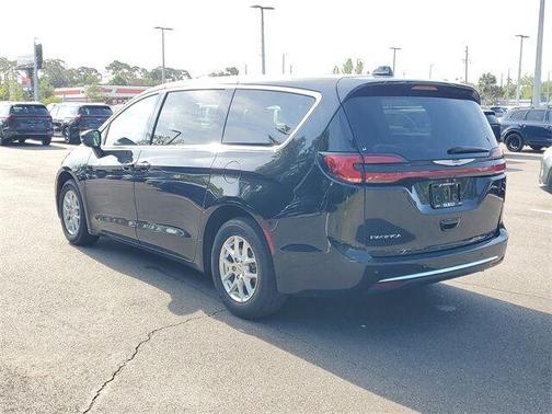 2023 Chrysler Pacifica Touring-L