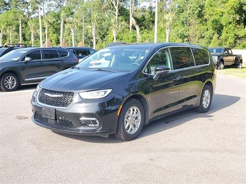 2023 Chrysler Pacifica Touring-L